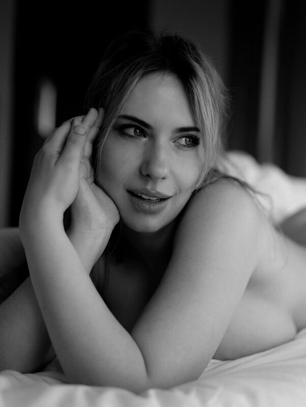Alisa nude photo 3