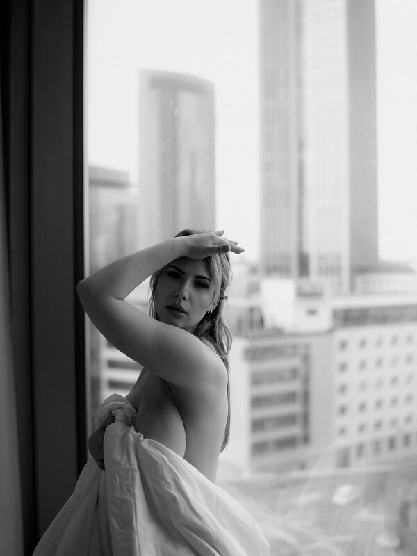 Alisa nude photo 4