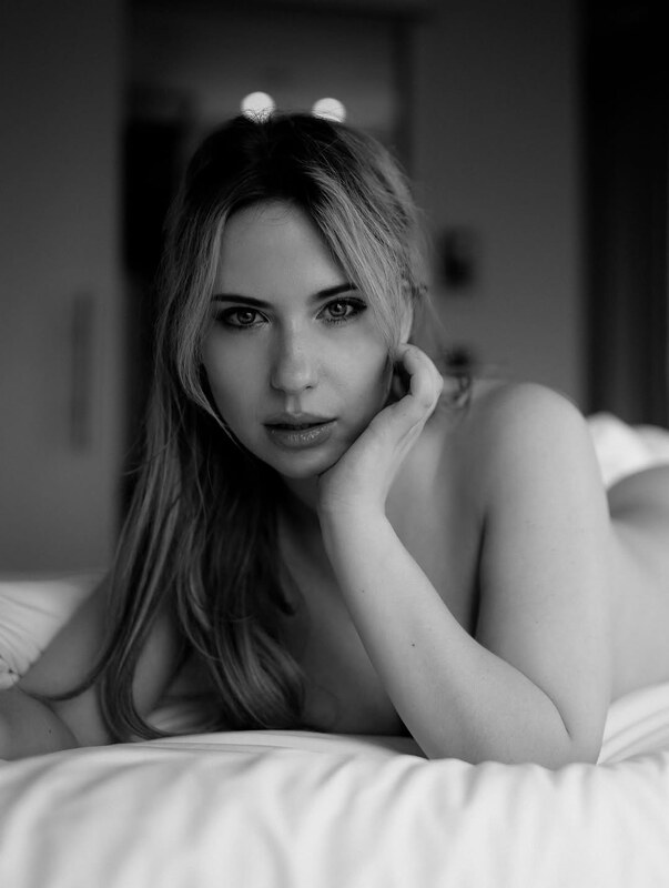 Alisa nude photo 9