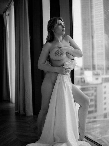 Alisa nude photo 6