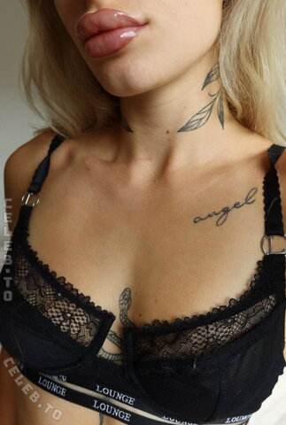 Alischa.mlr / jade.mlr – Doesn't anything strike you??👀 Do you know what the perfect date is?