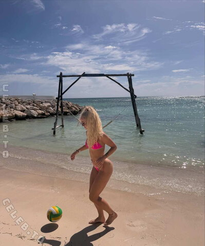Alisha Lehmann Hot (3 photos)
