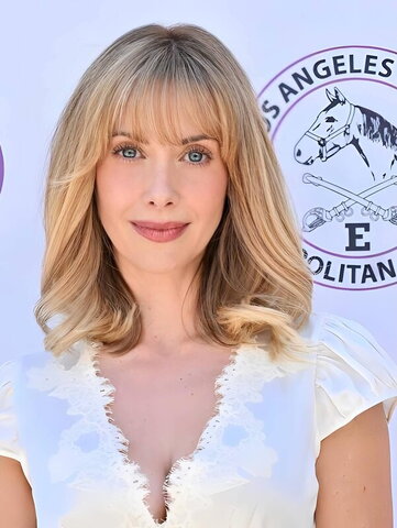 Alison Brie nude photo 10