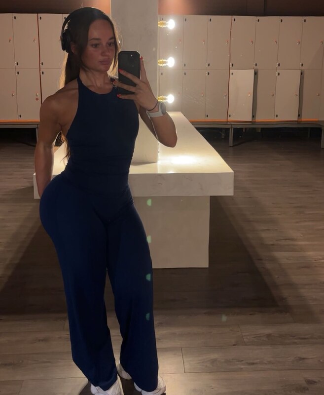 Alissa nude photo 17