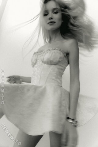 Alix Morillo nude photo 36
