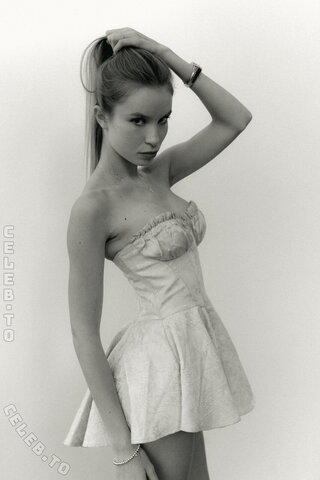 Alix Morillo nude photo 35