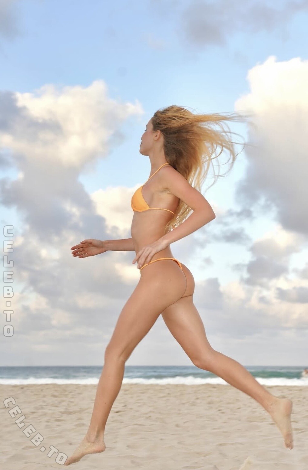 Alix Morillo nude photo 4