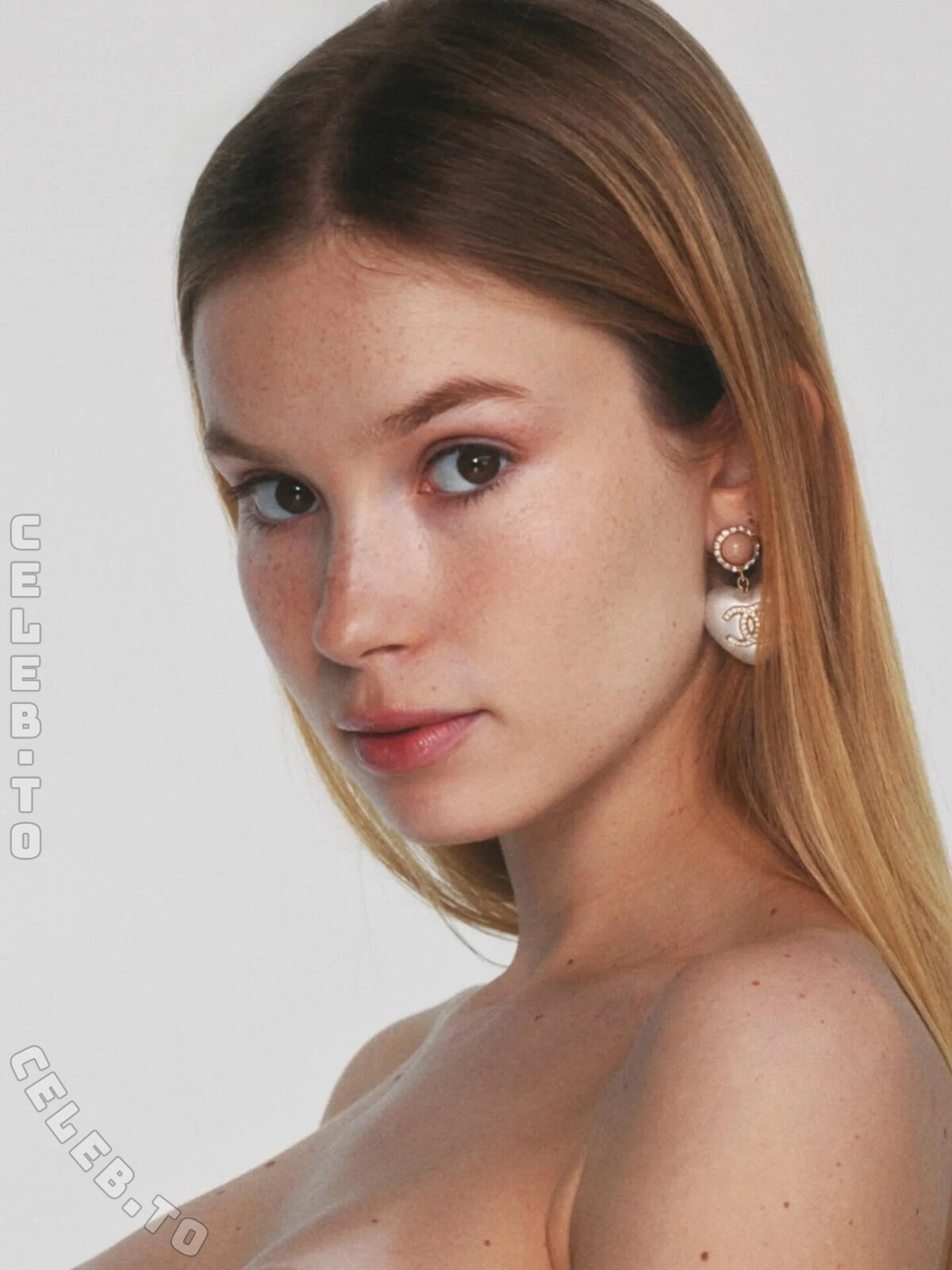 Alix Morillo nude photo 6
