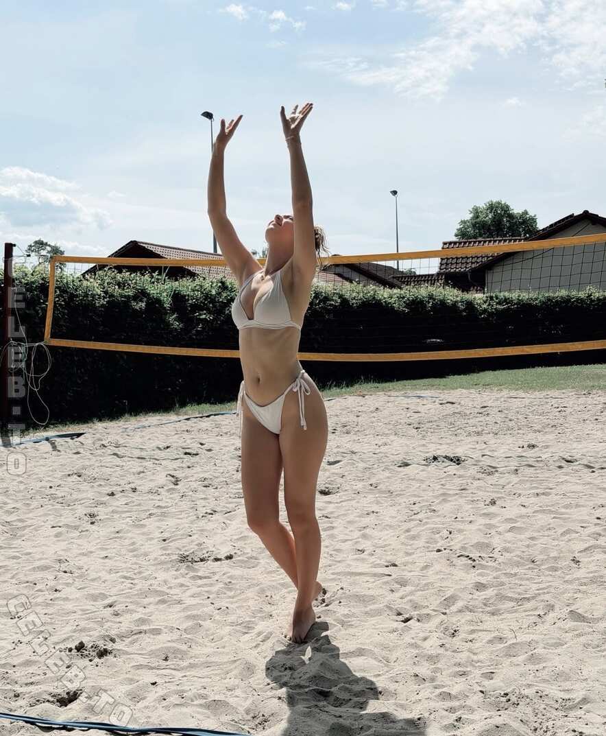 Alizee Talk nude photo 1