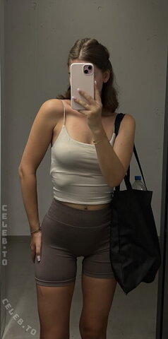 Alizee Talk Hot (1 photo)