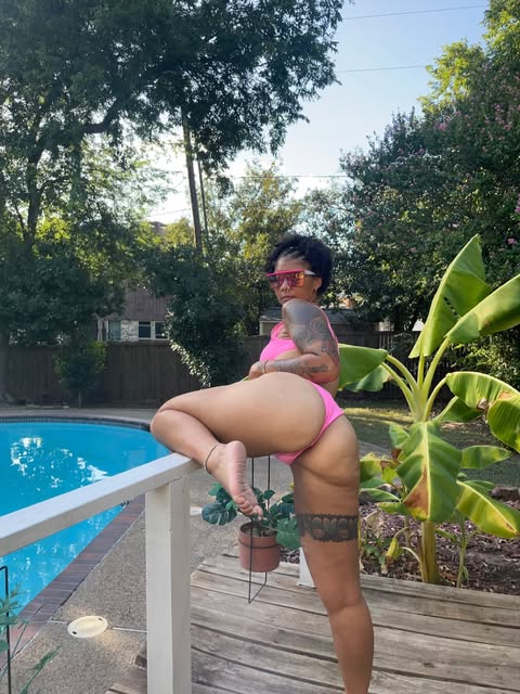 Alldahoesgetnaked nude photo 1