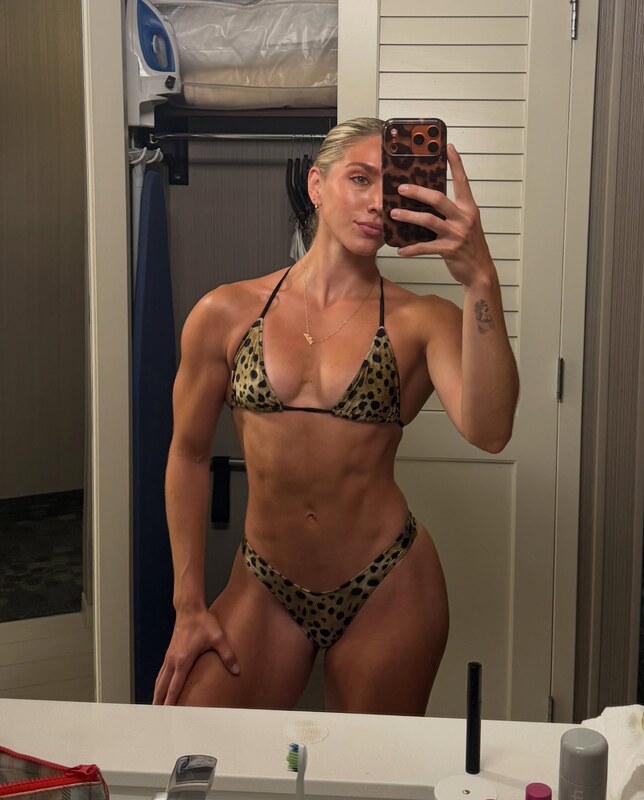 Alli Jo nude photo 10