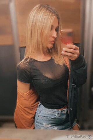 Allie Rae New (11 photos)