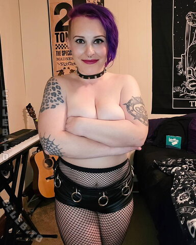 Allison Smith nude photo 2