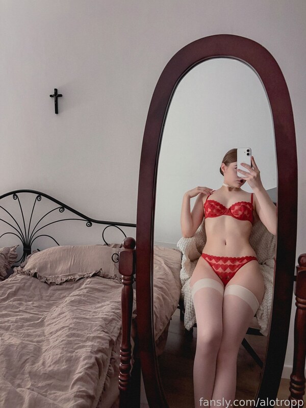 Allotropp nude photo 5