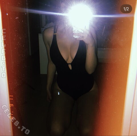alltimeleah nude photo 3