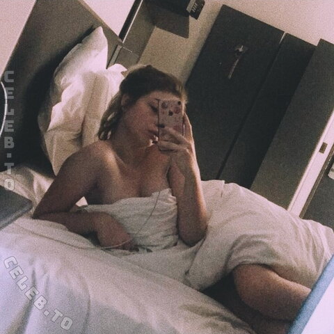alltimeleah nude photo 9