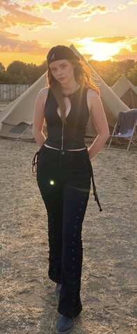 alltimeleah Hot (2 photos)