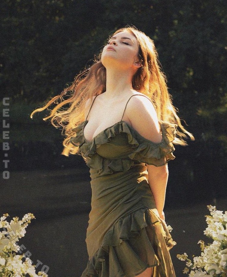 alltimeleah nude photo 3