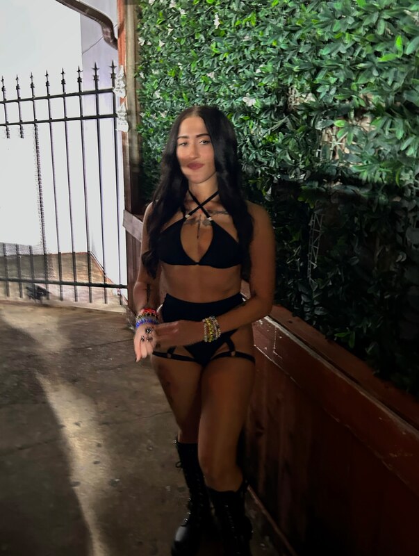 Ally nude photo 3