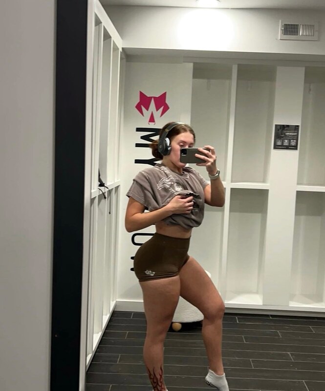 Ally nude photo 20
