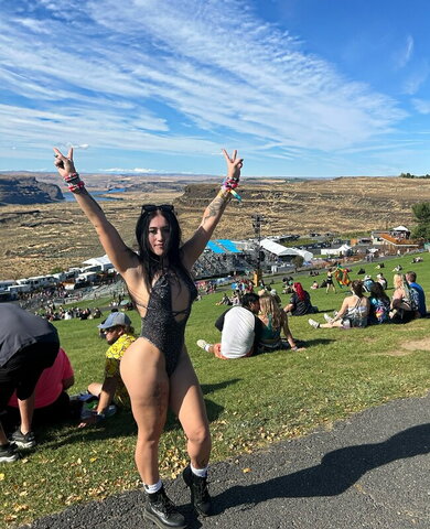 Ally nude photo 13