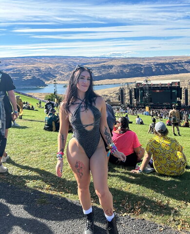 Ally nude photo 12