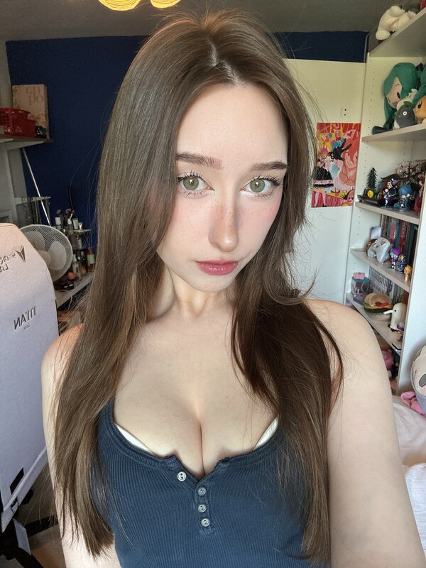 Allykitti nude photo 22