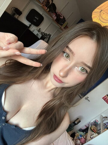 Allykitti nude photo 21