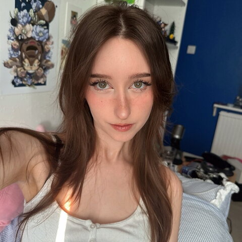 Allykitti nude photo 13