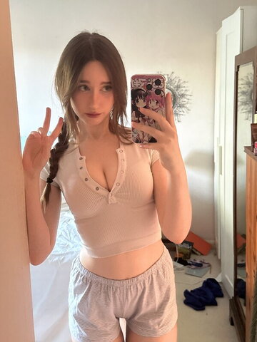 Allykitti nude photo 9