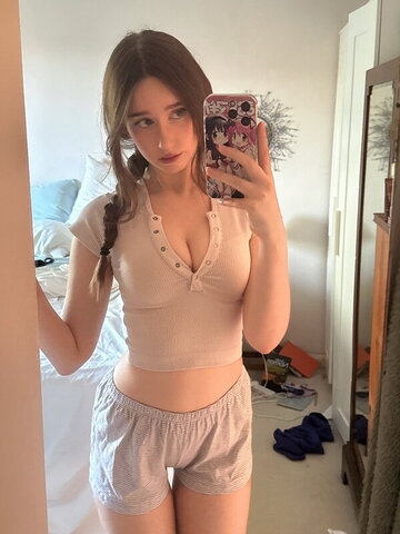 Allykitti nude photo 8