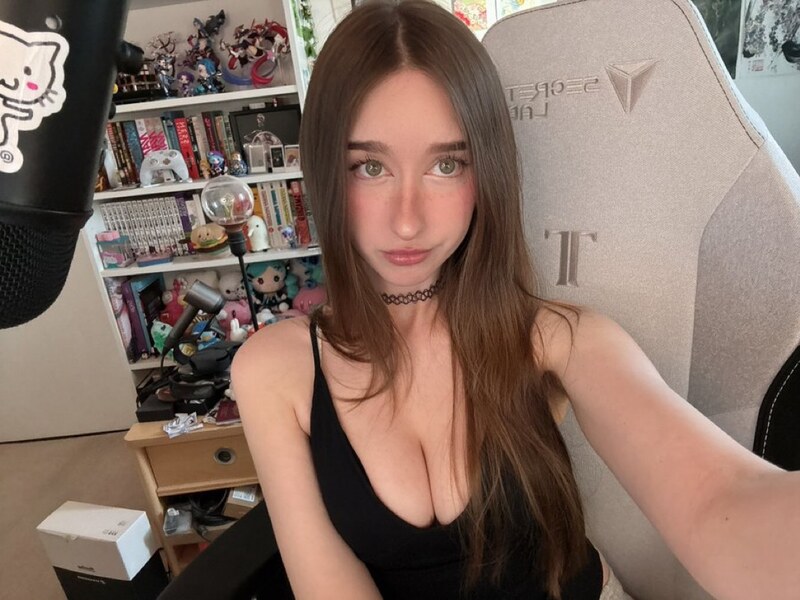Allykitti nude photo 7