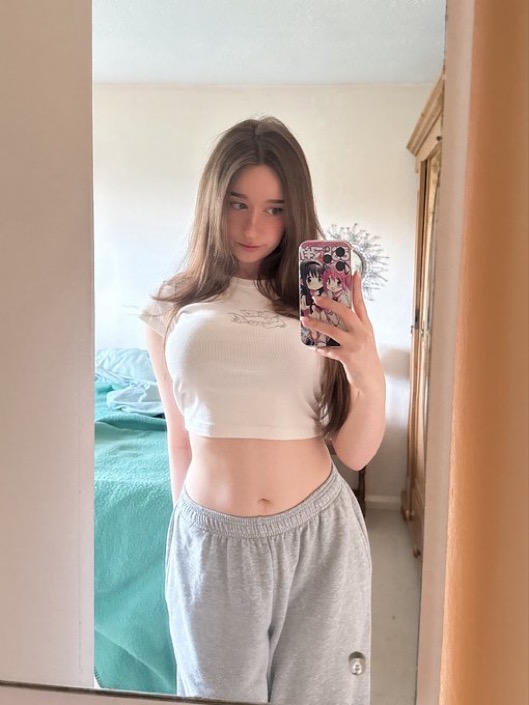 Allykitti nude photo 9