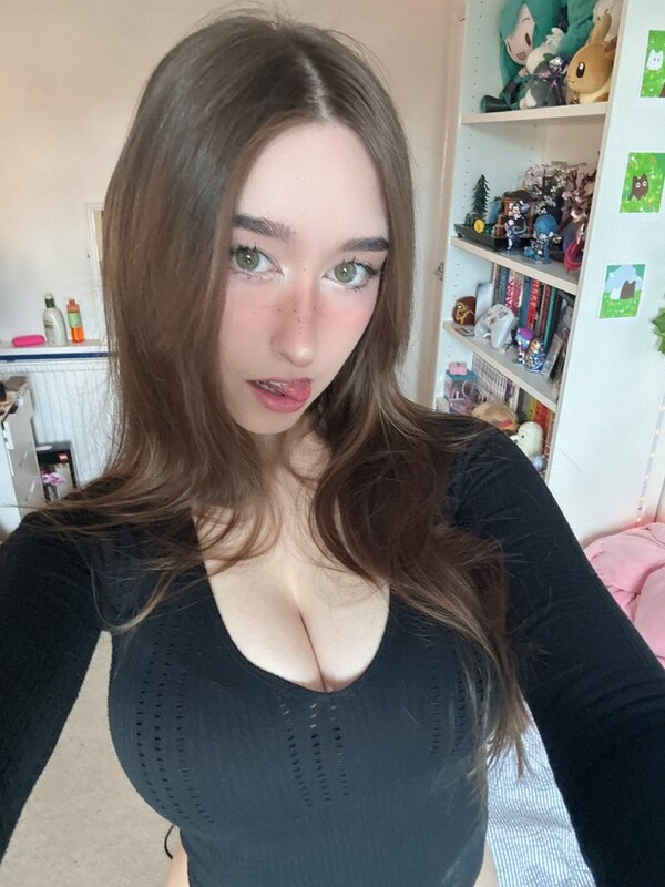 Allykitti nude photo 13