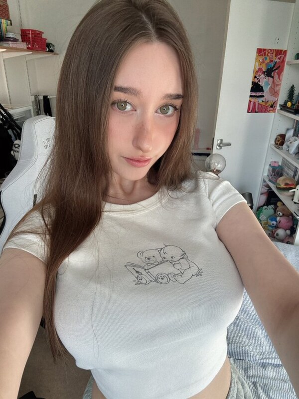 Allykitti nude photo 18