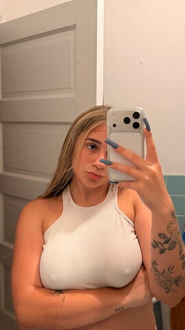 Allyybb New (8 photos)