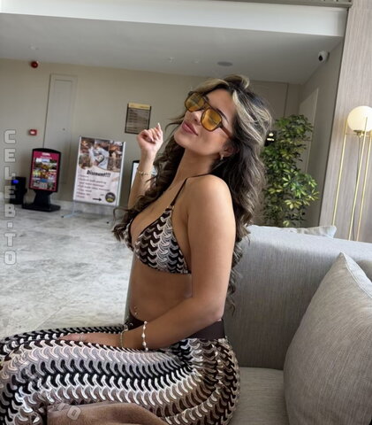 Almira Azemi – Snap story