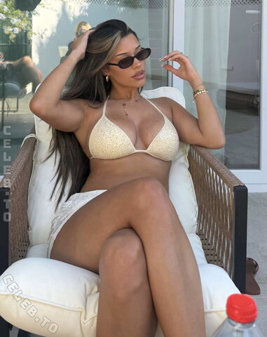 Almira Azemi Sexy (1 photo)