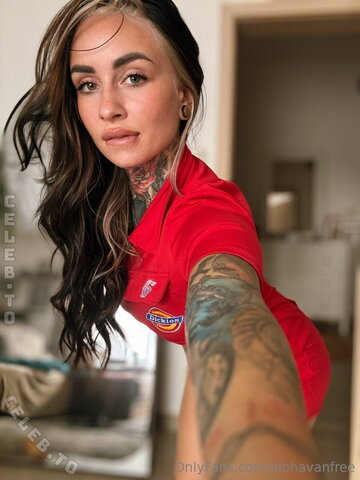 Alohavan nude photo 5