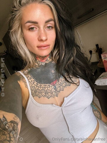 Alohavan nude photo 9