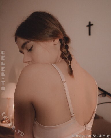Alotropp nude photo 5