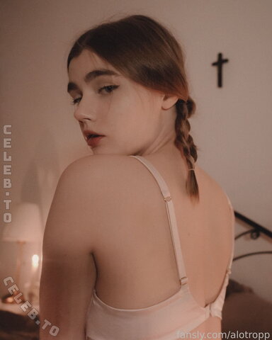 Alotropp nude photo 4