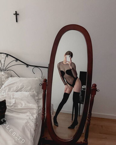 Alotropp nude photo 3