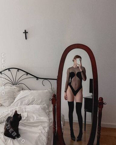 Alotropp nude photo 1