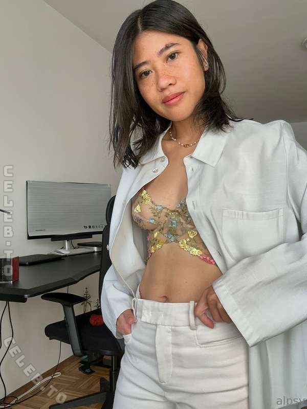 Alpswander nude photo 4