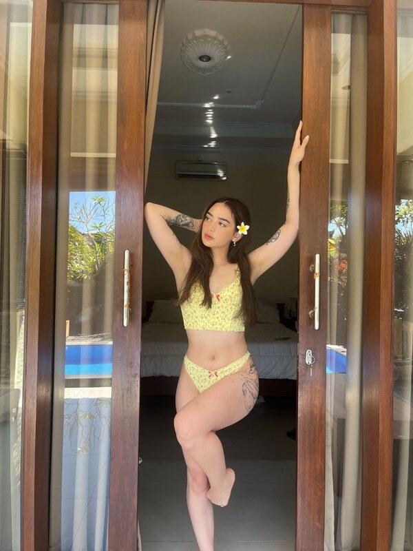 Alyska nude photo 6