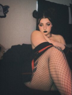 Al.y.ssa nude photo 2