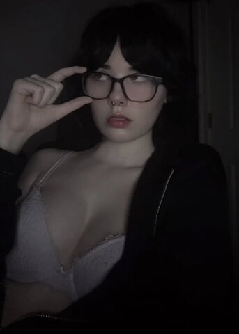 alysuoh nude photo 1