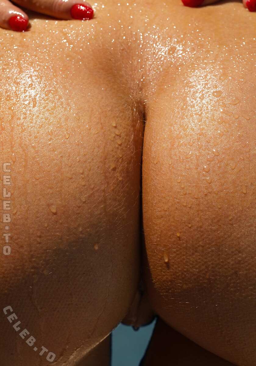 Amalie Olufsen nude photo 21
